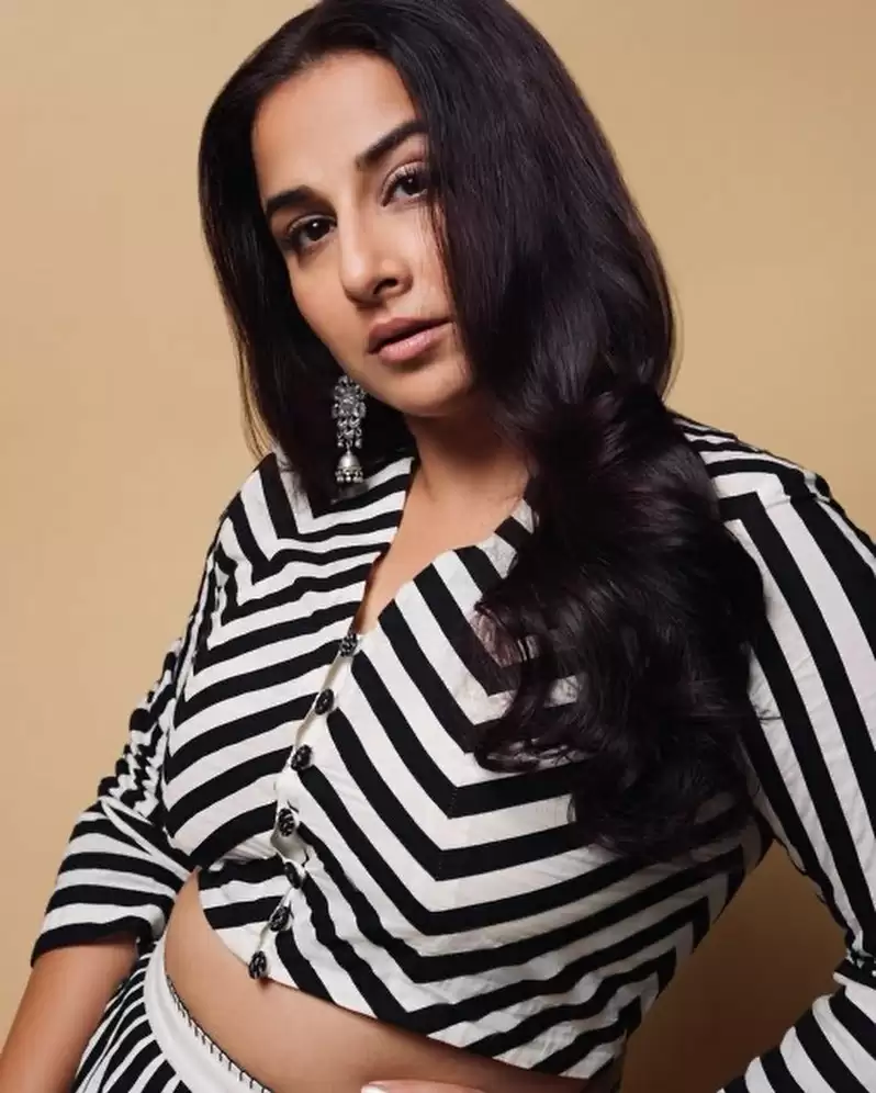 काले लिबाज़ में विद्या बालन लग रही है काफी अलग, यहाँ देखे अभिनेत्री की तस्वीरें