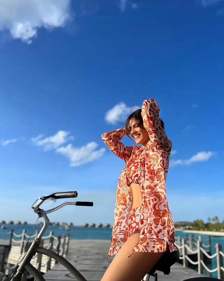 Malavika Mohanan ने शेयर की अपनी हॉट तस्वीरें, अदाएं देख उड़ जाएंगे होश!