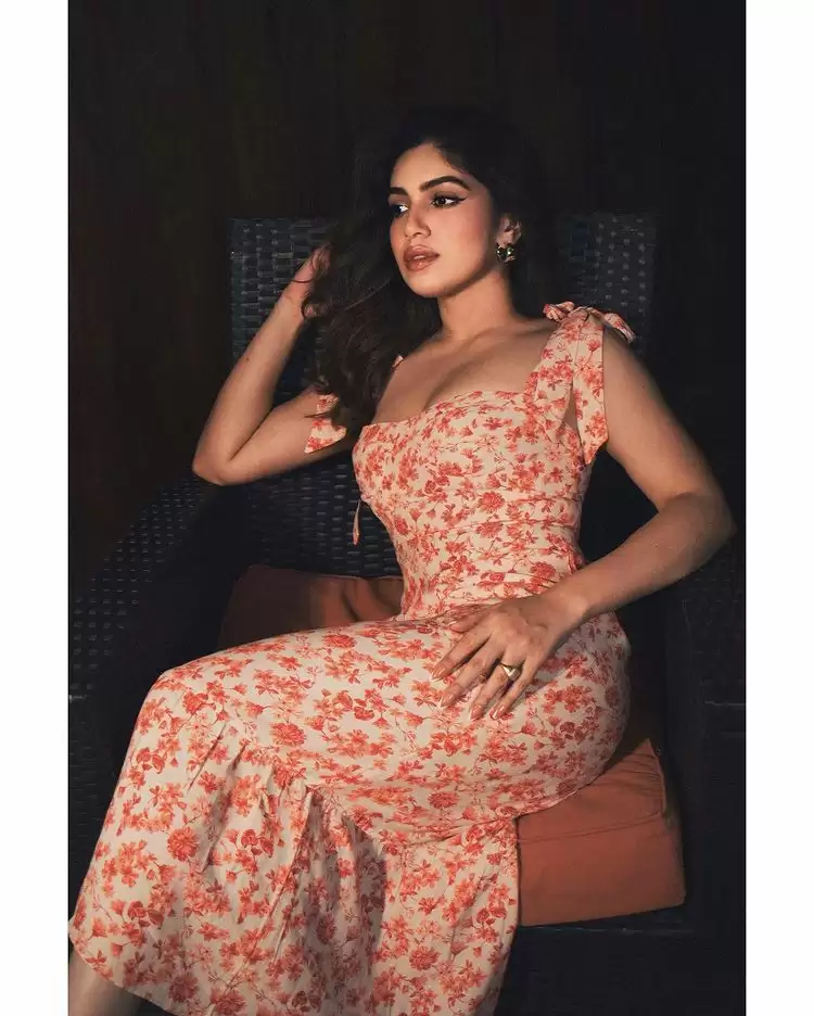 Bhumi Pednekar ने दिखाया फैशन का जलवा, देखे उनकी अदाएं!!