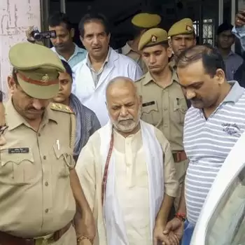 स्वामी चिन्मयानंद बलात्कार के आरोपों से बरी