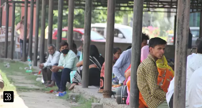 हाल-ए-मेडिकलः अंदर मरीज तो बाहर तीमारदार परेशान