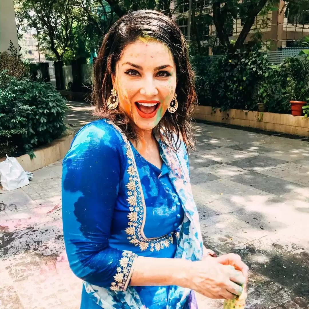 Sunny Leone और Daniel Weber ने खूब खेली होली, देखे तस्वीरें