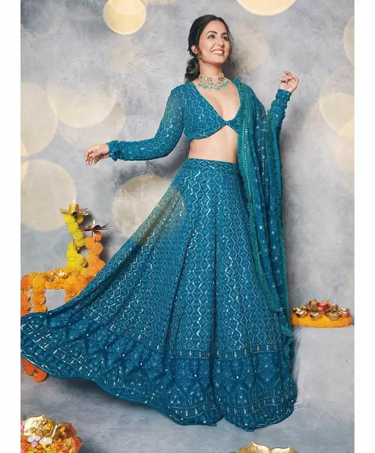 Hina Khan का ये ट्रेडिशनल लुक कर रहा है सबको दीवाना