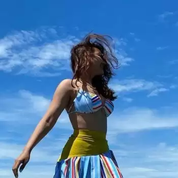 Surbhi Jyoti कर रही है अपना वेकेशन इंजॉय, मालदीव में आईं नजर