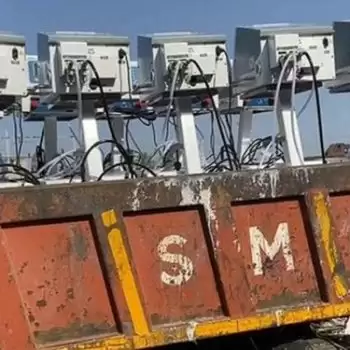 गुजरात में कचरा ढोने वाले वाहन से वेंटिलेटरों की ढुलाई