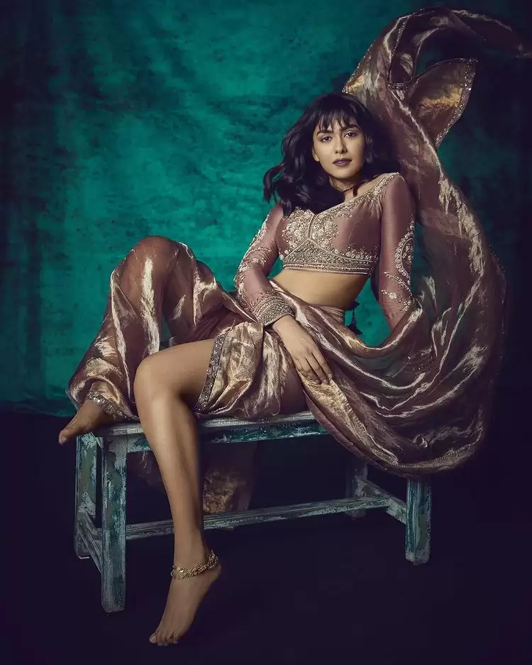Mrunal Thakur का ये फोटोशूट देख आप हो जाएंगे दीवाने!!