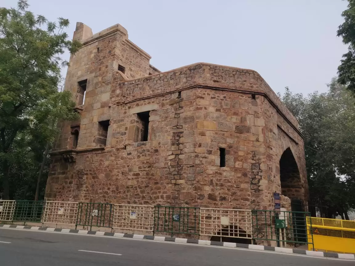 Haunted Places Delhi: दिल्ली की सबसे भुतहा जगहें, रोमांचक सफर के लिए बेस्ट!!