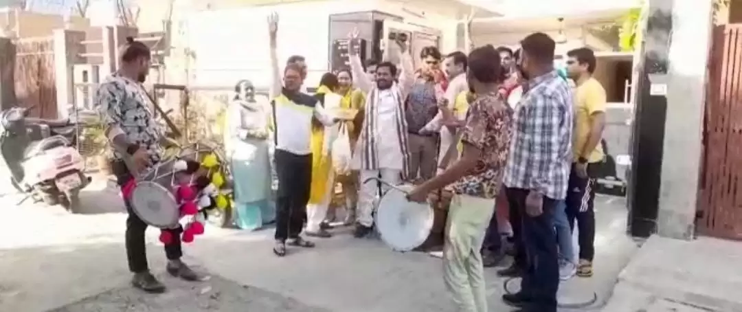 Ghaziabad News: लखनऊ में जैसे ही ली शपथ घर पर लगा बधाई देने वालों का तांता