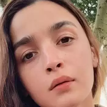 आलिया भट्ट ने शेयर की नो-मेकअप फोटो