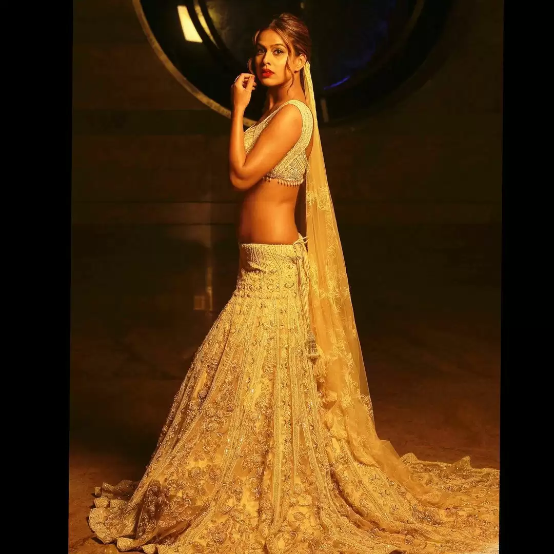 Nia Sharma ने फ्लॉन्ट किया लहंगा लुक, यहां देखे तस्वीरें