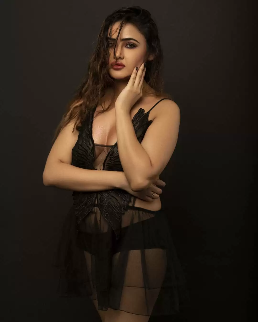 Soni Charishtas के बोल्ड फोटोशूट से मचा तहलका, देखे तस्वीरें