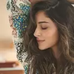 अनन्या की हॉट फोटोस ने सोशल मीडिया पर लगाई आग