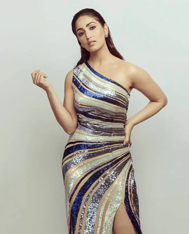 Yami Gautam ने शेयर की शानदार तस्वीरें, नज़रे नहीं हट पाएंगी!!