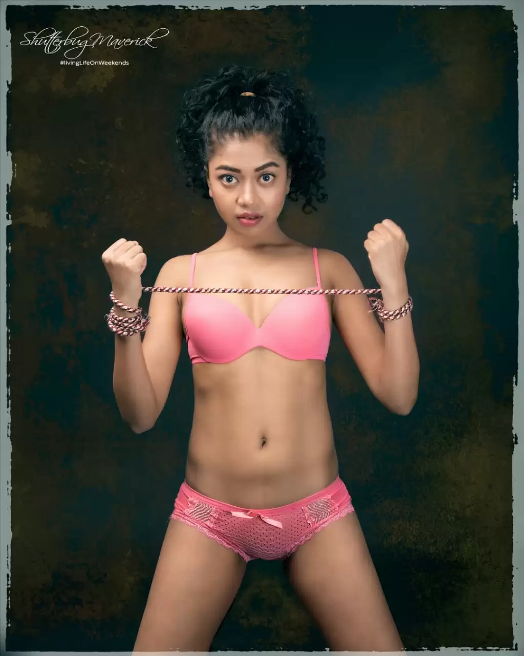 Model Sonali Haldar ने दीए ये बोल्ड पोज, तस्वीरें देख थमने लेंगे दिल