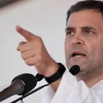 मोदी के लिए अपना भविष्य क्यों गिरवी रख रहे हैं आपके मुख्यमंत्री?