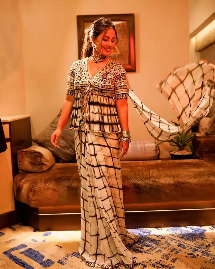 Hina Khan का ये ट्रेडिशनल लुक कर रहा है सबको दीवाना