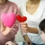 First Aid Tips On Heart Attack: दिल का दौरा आपके आसपास किसी को पड़ जाए तो ये काम करे!!