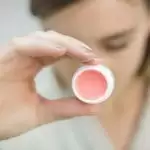लिप बाम से आप चेहरे पर भी ट्राई क्र सकते है और भी कई फायदे