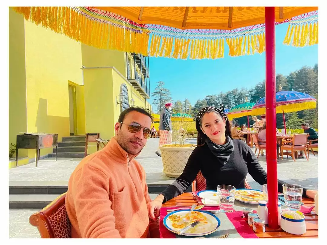 Ankita Lokhande ने कोहरे के बीच पूल में दिखाईं अदाएं, यहां देखे तस्वीरें