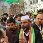 यूपी पुलिस ने कांग्रेसजनों को गांधी प्रतिमा पर माल्यार्पण से रोका, उपवास पर बैठे लल्लू