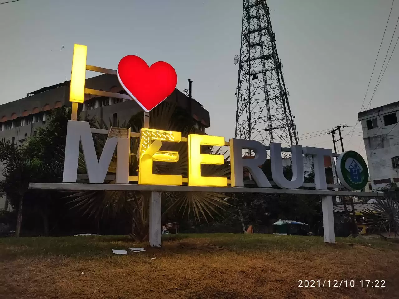 अक्षर टूटे, लाइट हुईं खराब, ज्यादा दिन नहीं चल पाया आई लव मेरठ