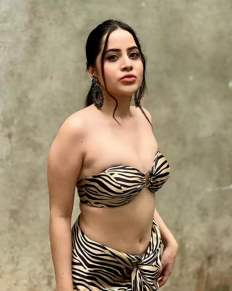 Urfi Javed फिर आईं चर्चा में, देखे उनका ये नया लुक