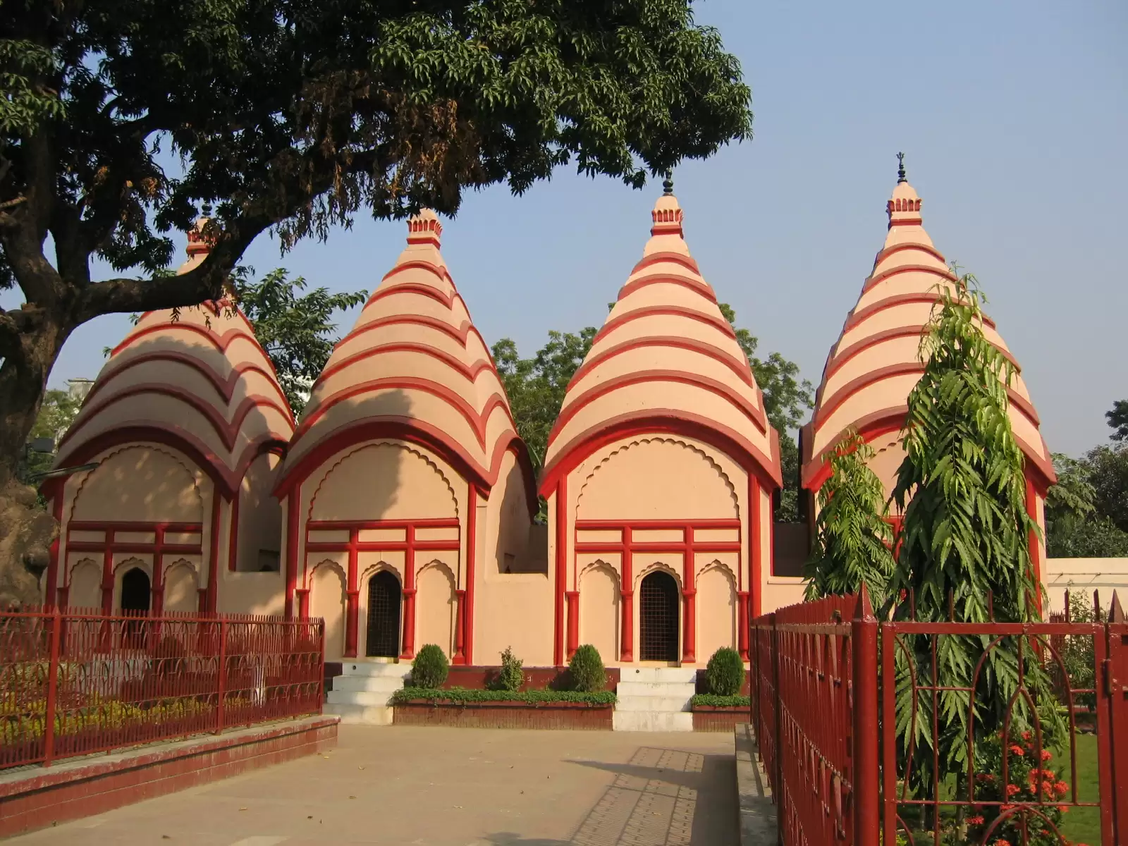 विदेशों में स्थित हैं ये प्रसिद्ध मंदिर, यहां जरूर करें तीर्थ दर्शन