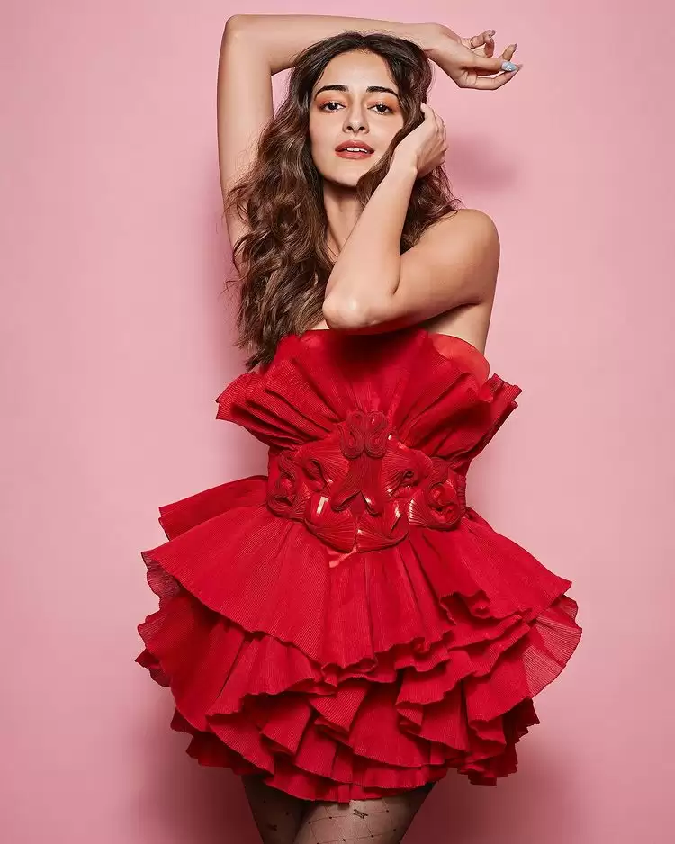 Ananya Pandey ने शेयर की बिंदास तस्वीरें, यहां देखे !!