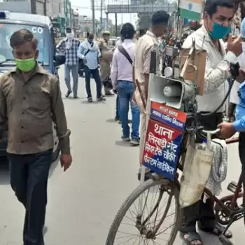 साईकिल पर सवार फरहत अली दे रहे कोरोना से बचाव का संदेश