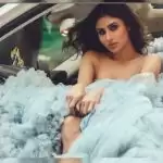 कार में करवाया मौनी रॉय ने बोल्ड फोटो शूट