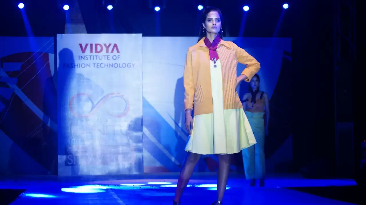 The Graduate Fashion Show मे रैंप पर छात्रों के डिजाइनर कलेक्शन के साथ उतरे मॉडलों ने बिखेरी छटा
