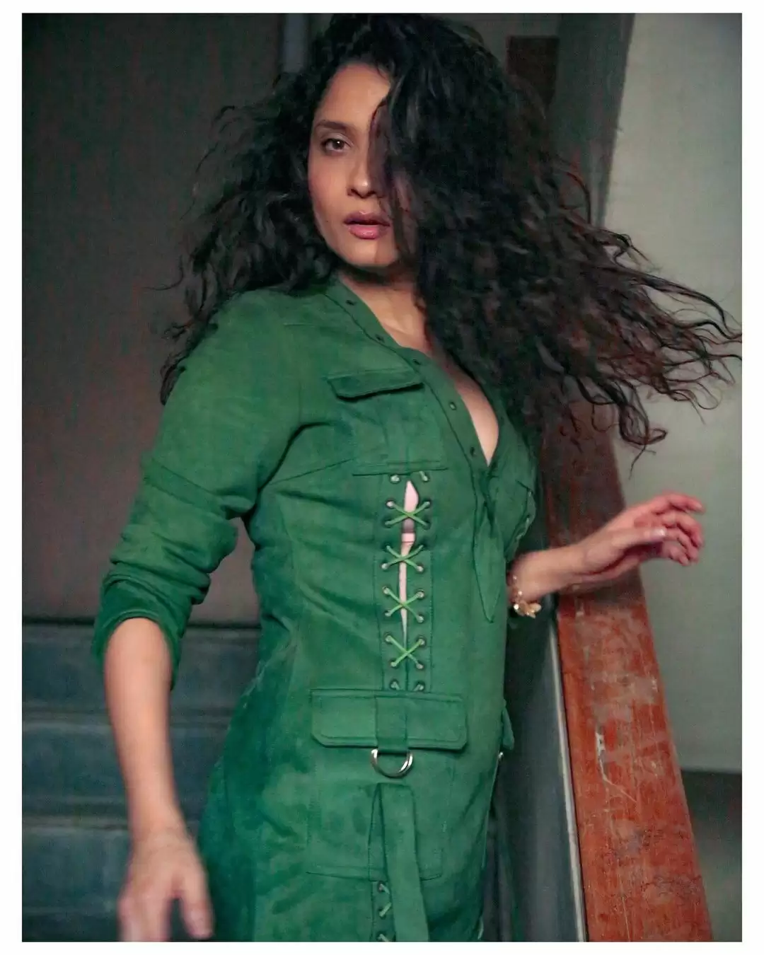 Ankita Lokhande ने कोहरे के बीच पूल में दिखाईं अदाएं, यहां देखे तस्वीरें