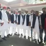 संजय गर्ग के नेतृत्व में सपा नेताओं से गैंगस्टर हटाये जाने हेतु कमिश्नर व डीआईजी से मिले सपाई