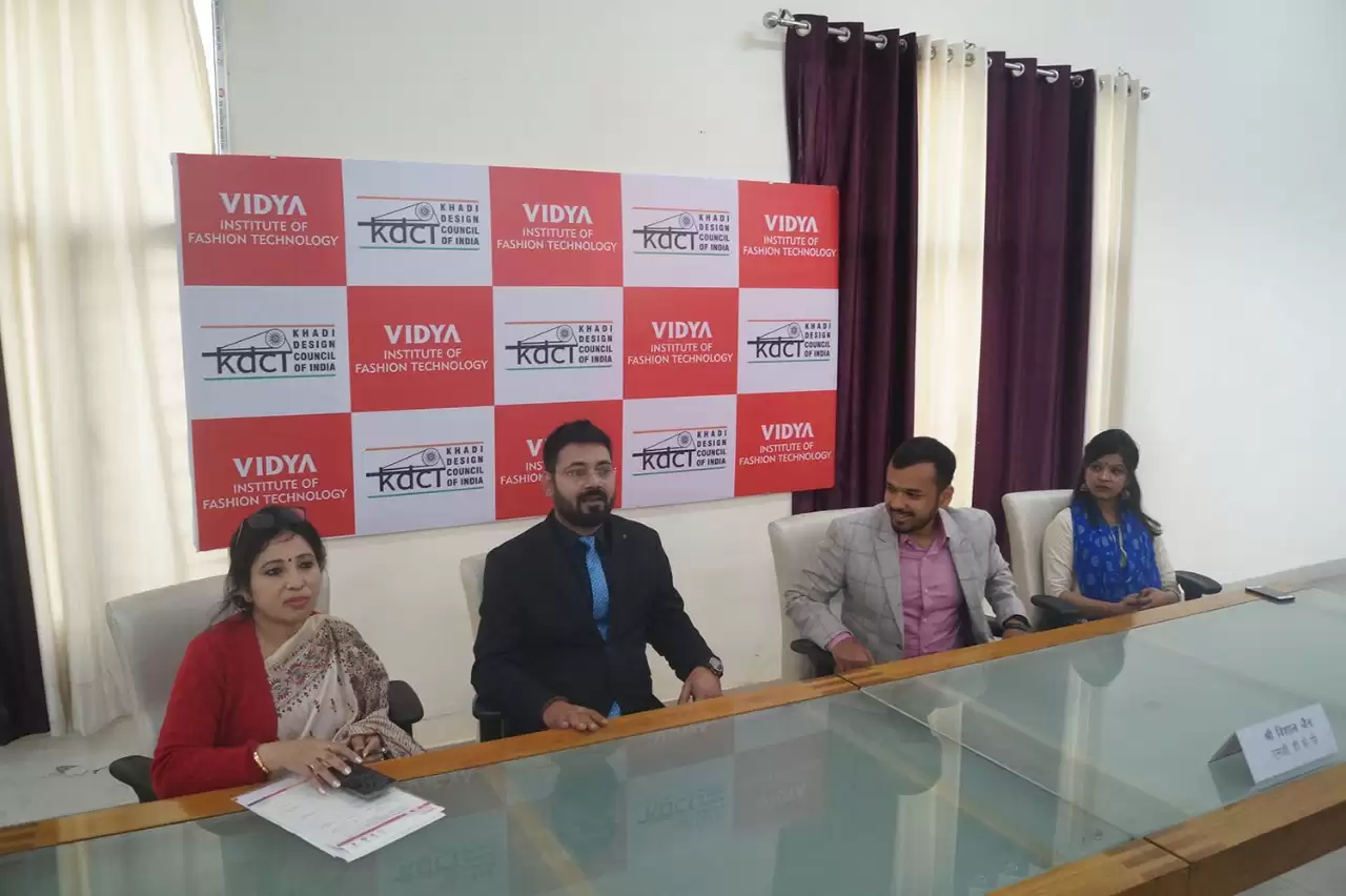 विद्या मे खादी के प्रोत्साहन हेतु सम्मान समारोह आयोजित