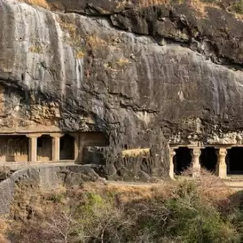 प्राचीन गुफाएं देखने के लिए इन जगहों की जरूर करें सैर