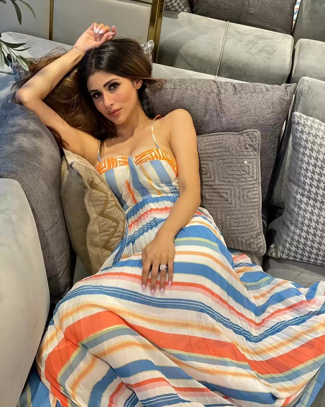 Mouni Roy की ये तस्वीरें है कातिल, देखा उनका दिलकश अंदाज