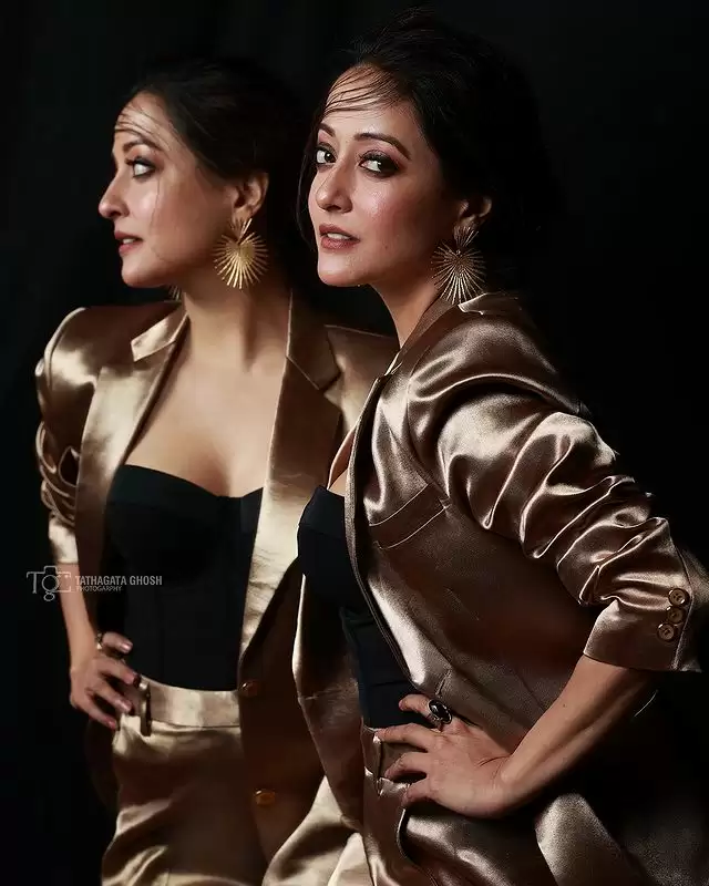 Raima Sen ने अपनी तस्वीरों से मचाई सनसनी, देखे तस्वीरें