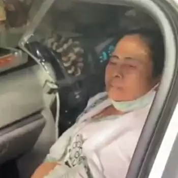 नंदीग्राम में ममता बनर्जी पर हमला, धक्का दिए जाने से पैरों में आयी चोट