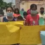 फीस माफी का मोर्चा मेरठ के बच्चों ने संभाला