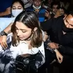 भीड़ में महिला ने झपटा दीपिका का पर्स
