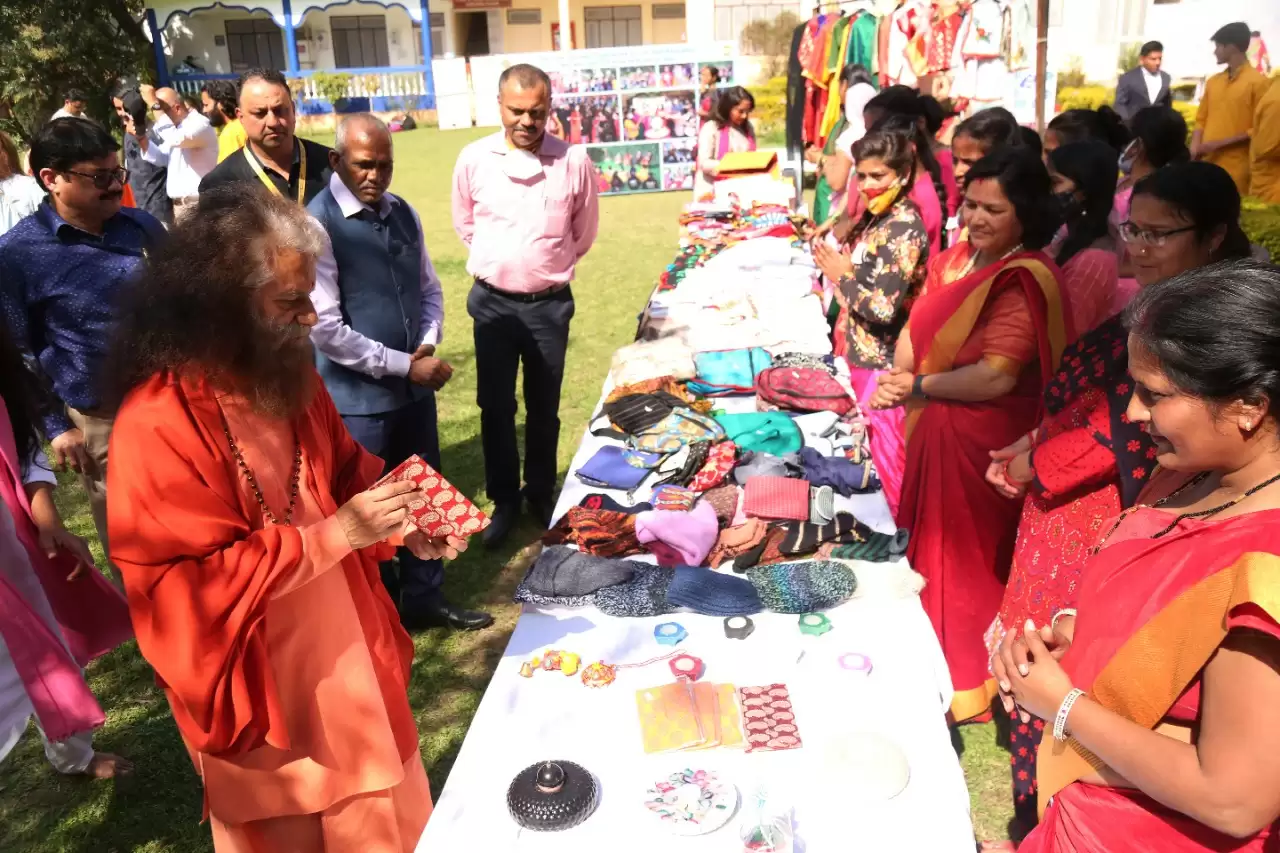 Youth Festival: परमार्थ में अन्तर्राष्ट्रीय महिला दिवस के अवसर पर यूथ फेस्टिवल का आयोजन