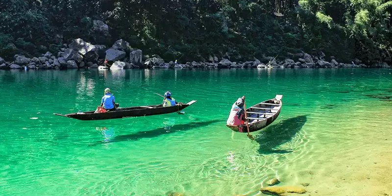 भारत की ये नदी शीशे की तरह चमकती है