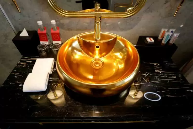 सोने का होटल