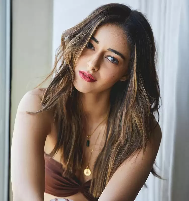 Ananya Panday का ग्लैमरस लुक देख धड़क उठेगा दिल!