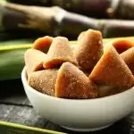 स्किन को हेल्दी बनाए रखने के लिए ऐसे करें गुड़ का इस्तेमाल