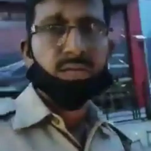 सार्वजनिक स्थान पर थूकने पर कानपुर में दरोगा नपे