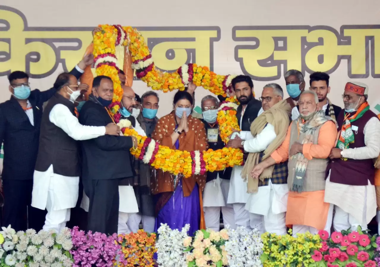 लाभ गिनाए कम, सफाई दी ज्यादा