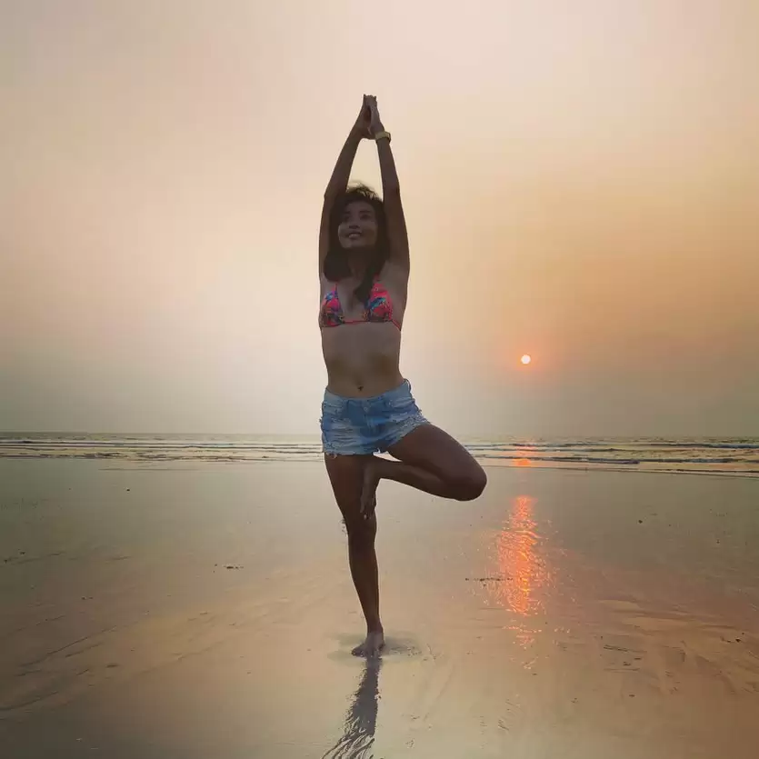 Milind Soman की पत्नी Ankita Konwar ने दिए हॉट पोज, देखे तस्वीरें