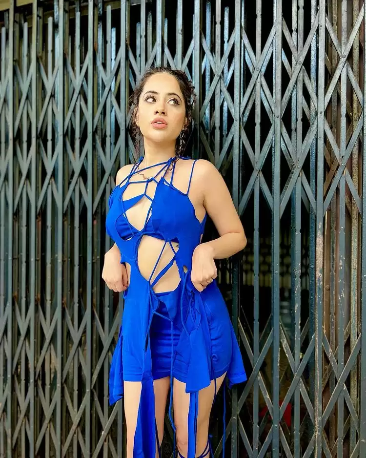 Urfi Javed का देखे हॉट अंदाज, फैंस हुए घायल