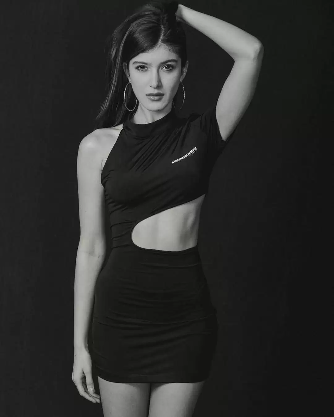 Janhvi Kapoor की कजिन Shanaya Kapoor ने ढाया कहर, ग्लैमरस अंदाज में आईं नजर.